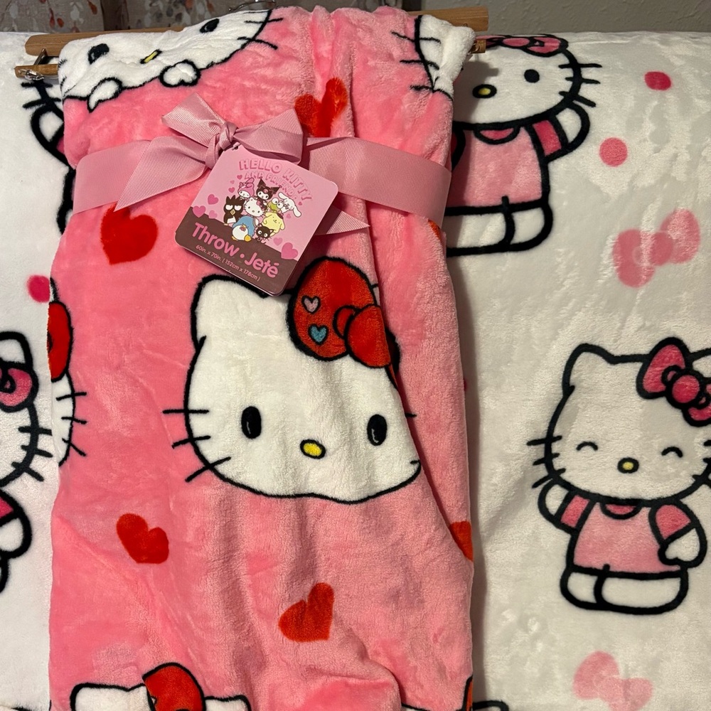 Hello Kitty Valentine throw